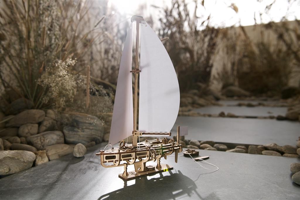Mini steampunk zeppelin/helicopter/ocean beauty yacht