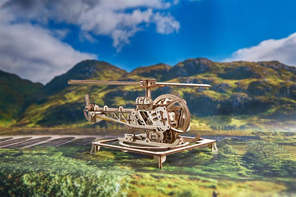 Mini steampunk zeppelin/helicopter/ocean beauty yacht