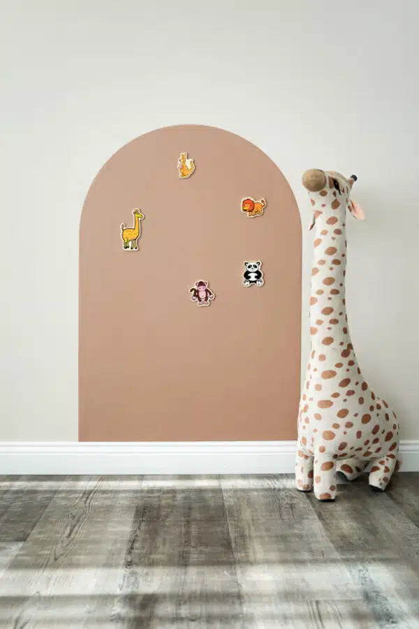 Magnetic wall decal + 2 crayons